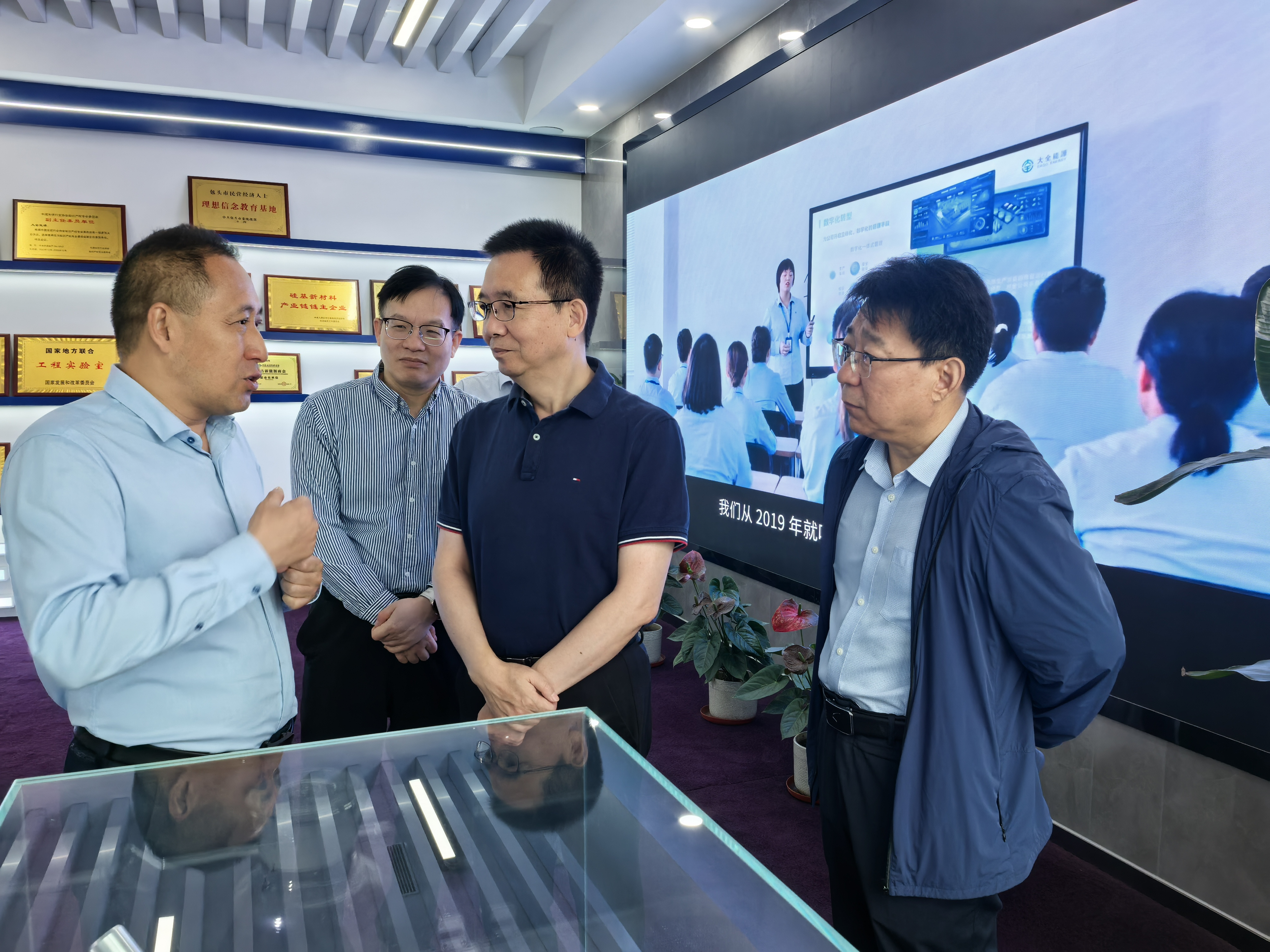 單晶硅，多晶硅